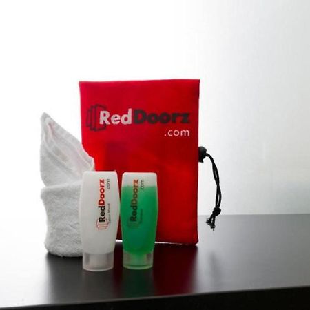 Готель Reddoorz @ Surapati Бандунг Екстер'єр фото